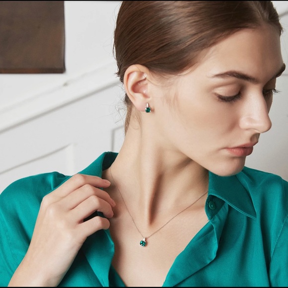 New 925 Green Emerald Stud Earrings - Picture 2 of 7